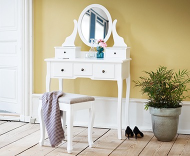 Stol za šminkanje s ogledalom sa stolcem u istom stilu