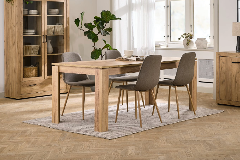 Blagovaonski stolovi i stolice