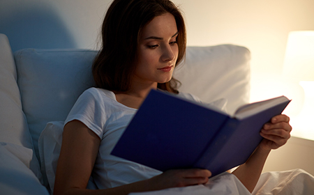 5 razloga zašto biste trebali pročitati knjigu prije spavanja
