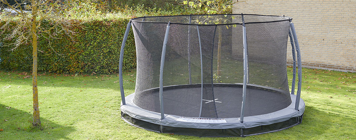 Ugradbeni trampolin u dvorištu