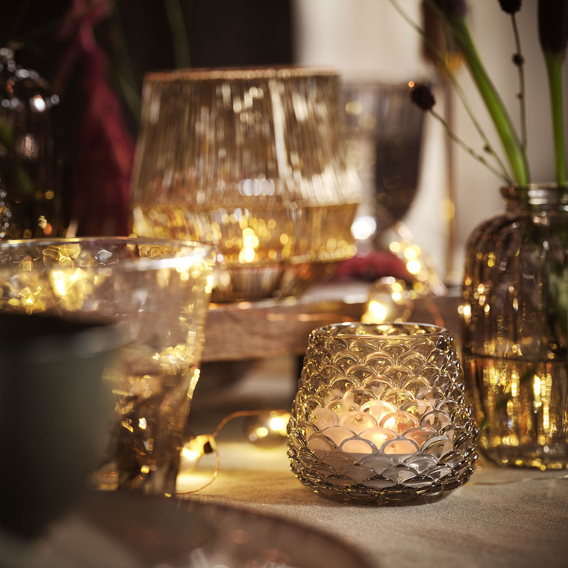 BIFROST svijećnjak Blagovaonski stol osvijetljen svijećama i lučicama u držačima i lampicama u nizu