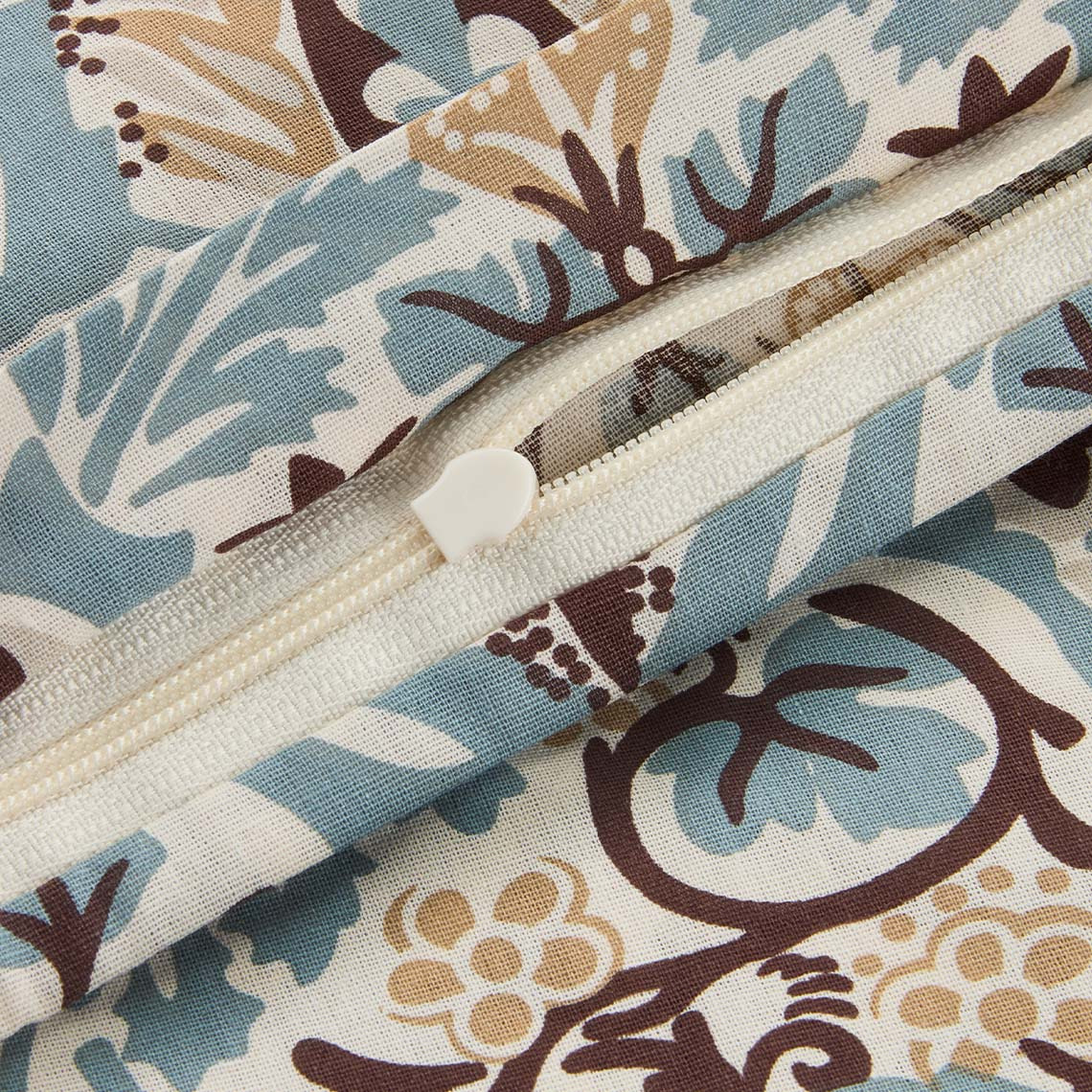 LOVIS set posteljine Set posteljine u art deco stilu u pastelnim plavim i smeđim bojama