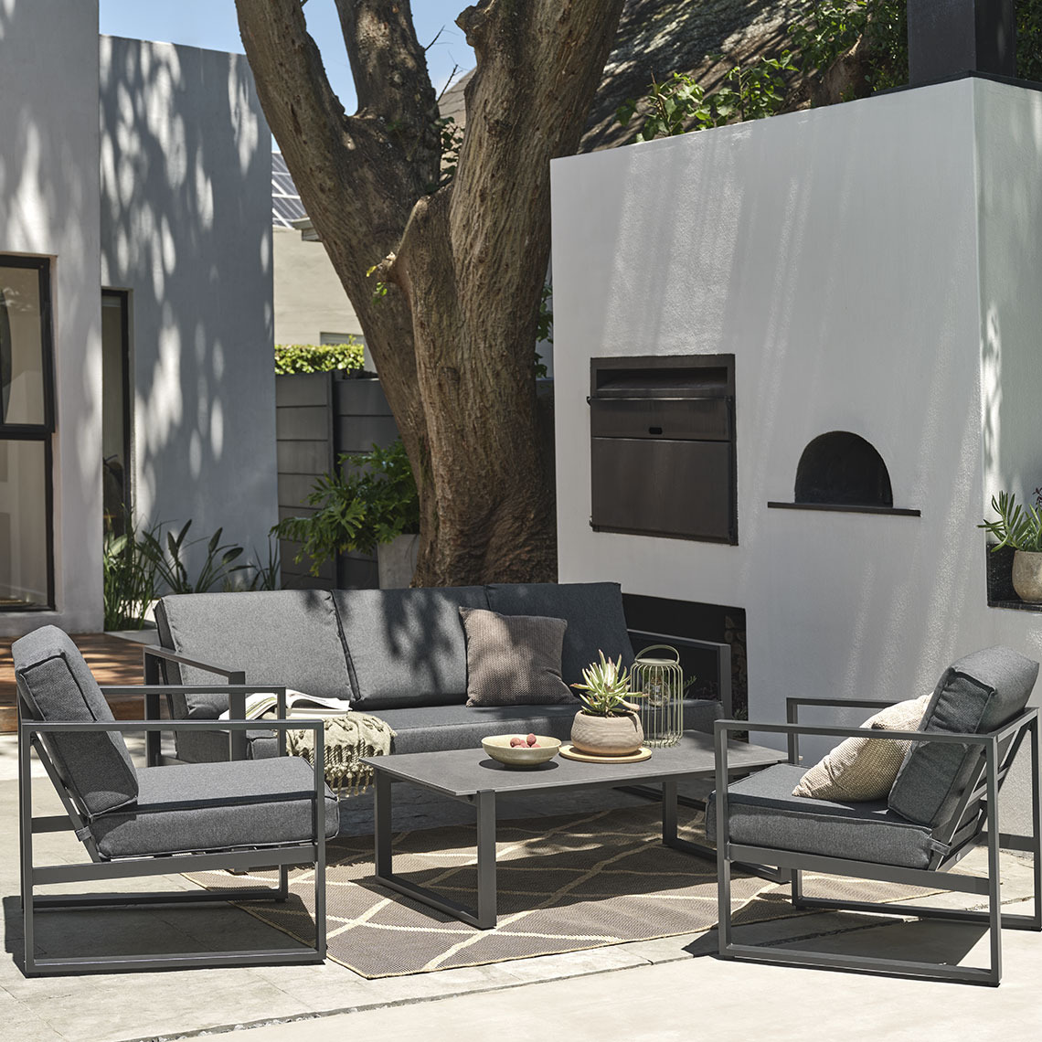 Brzosušeći set za odmor s crnim jastucima