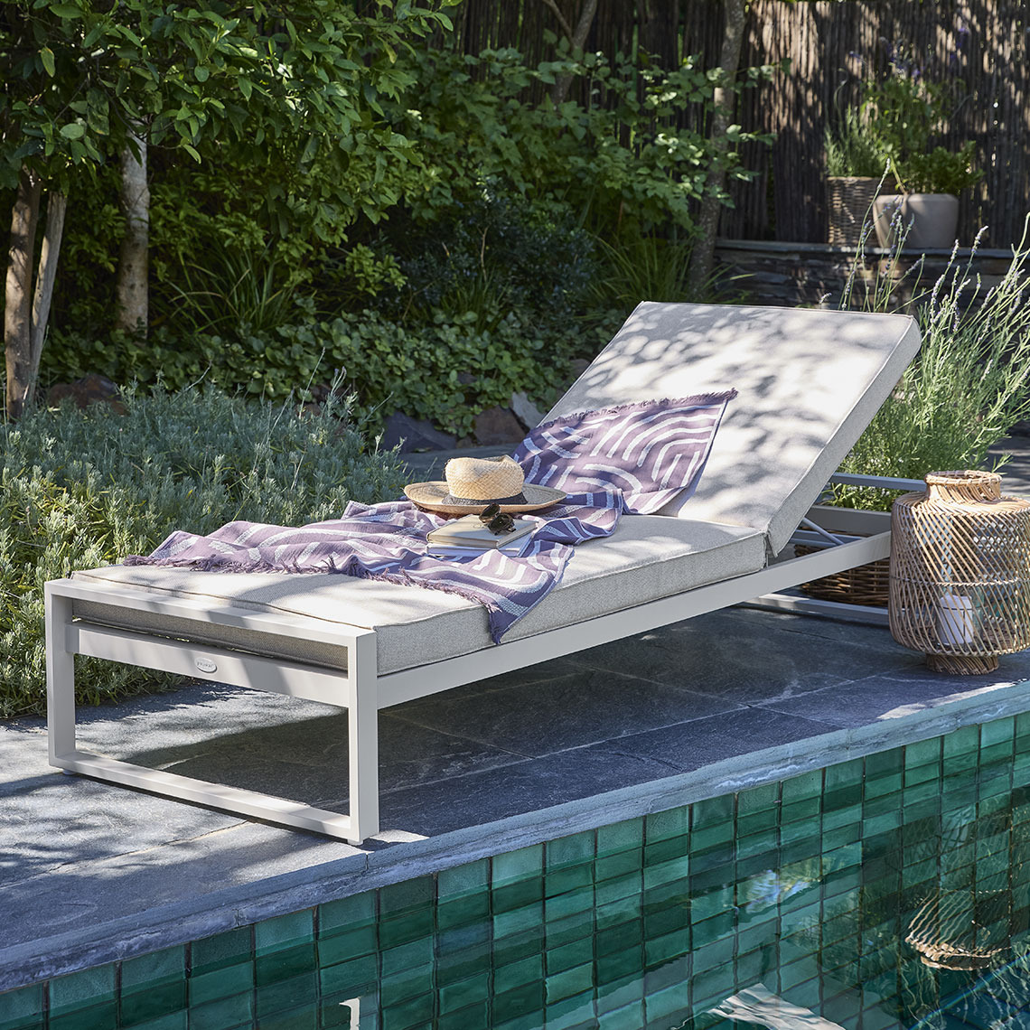 Ležaljka za sunčanje od brzosušećeg materijala