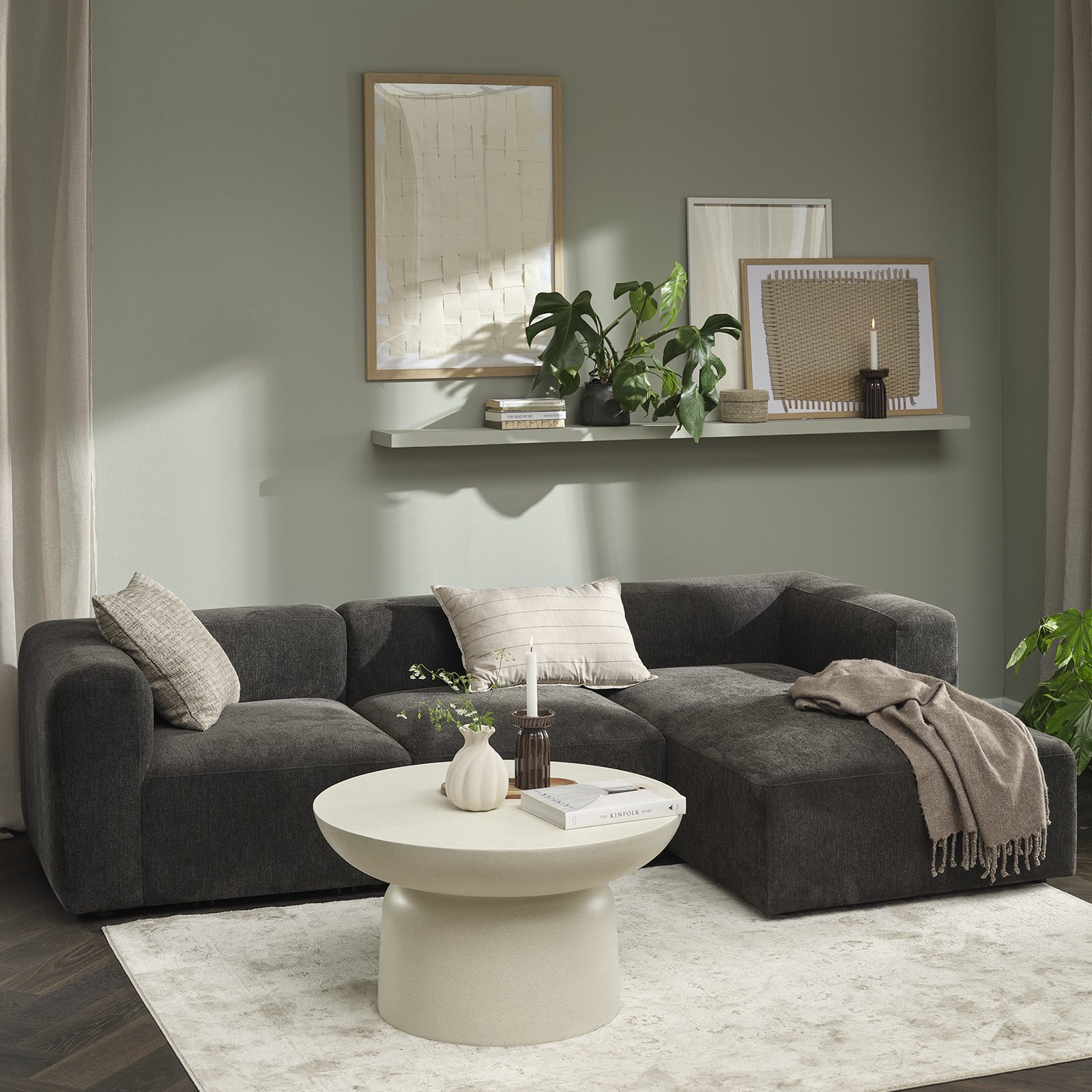 SKEJBY modularna sofa tamnosmeđa Modularna sofa i stolić u dnevnom boravku