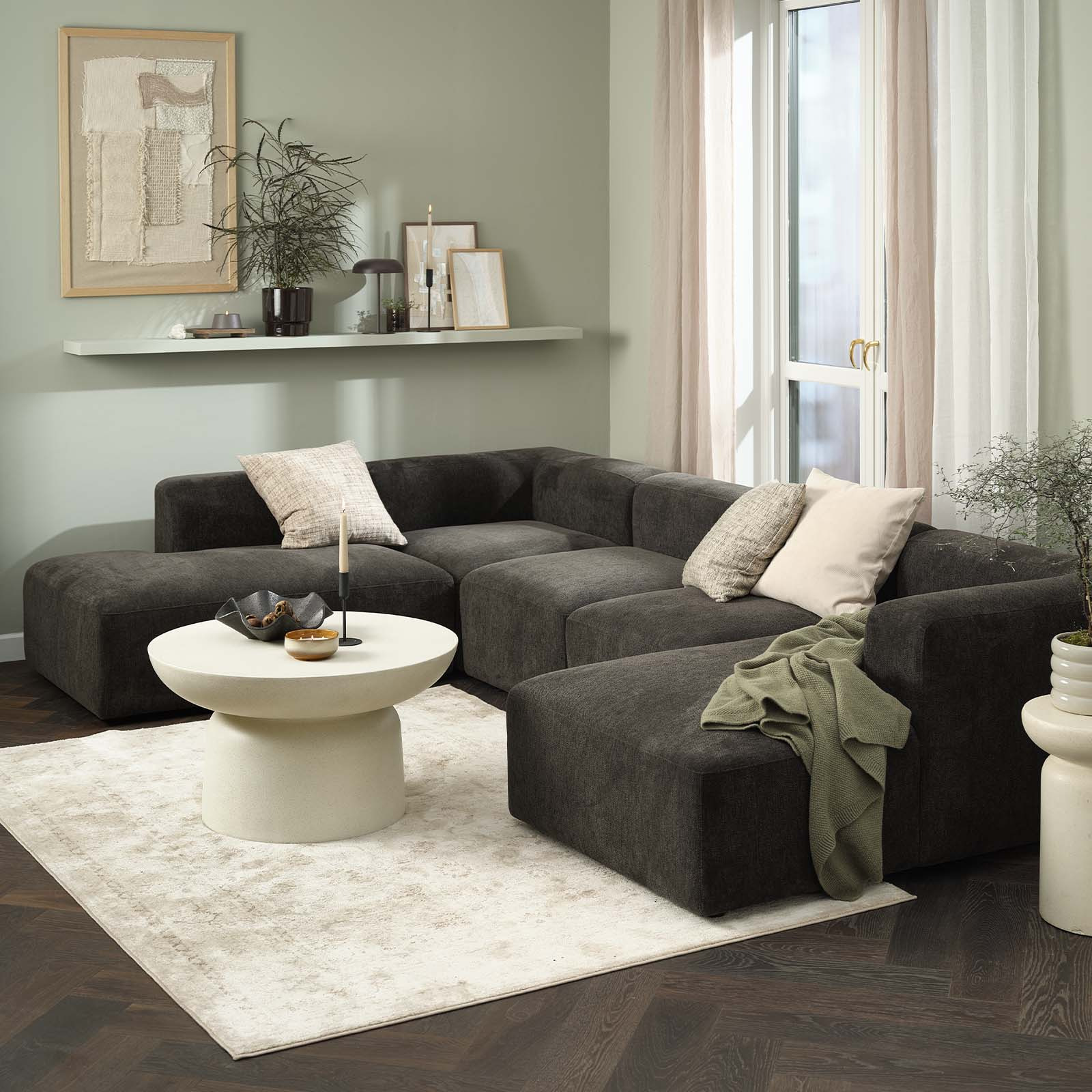 SKEJBY modularna sofa Tamnosmeđa modularna kutna garnitura s dva kutna modula i otvorenim krajevima u dnevnom boravku