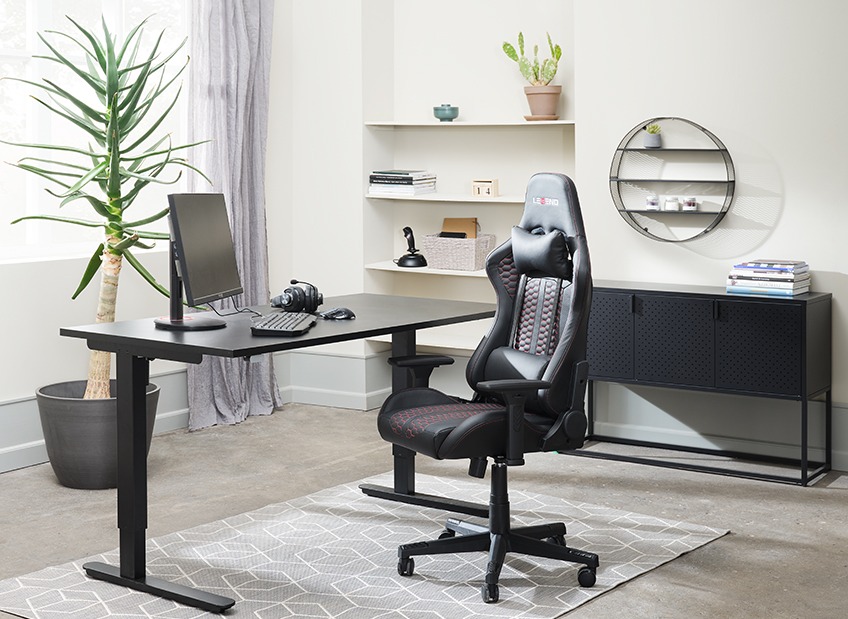 Home office sa stolom podesive visine i gaming stolica