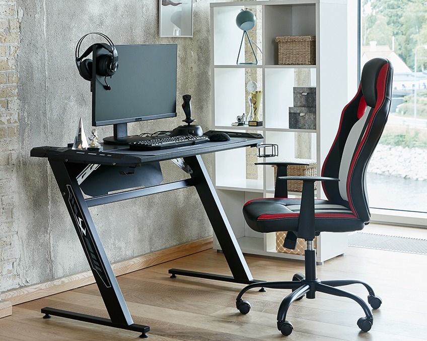 Home office s gaming stolom i gaming stolicom