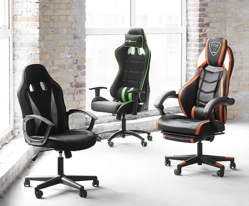 Tri gaming stolice sa zelenim, narančastim i sivim detaljima