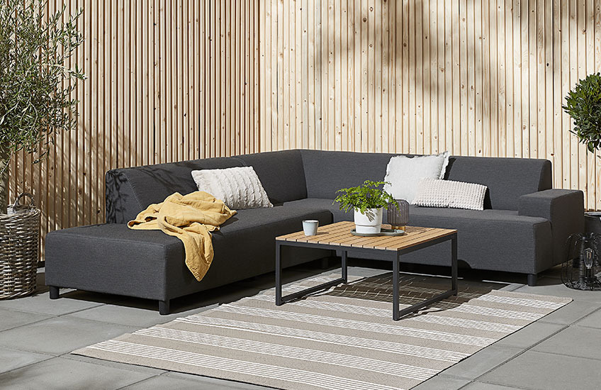Lounge set s GAMST lounge stolom i UHRE lounge garniturom Velika vrtna lounge garnitura s drvenim stolom
