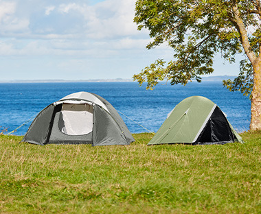 Šatori za kampiranje na obali
